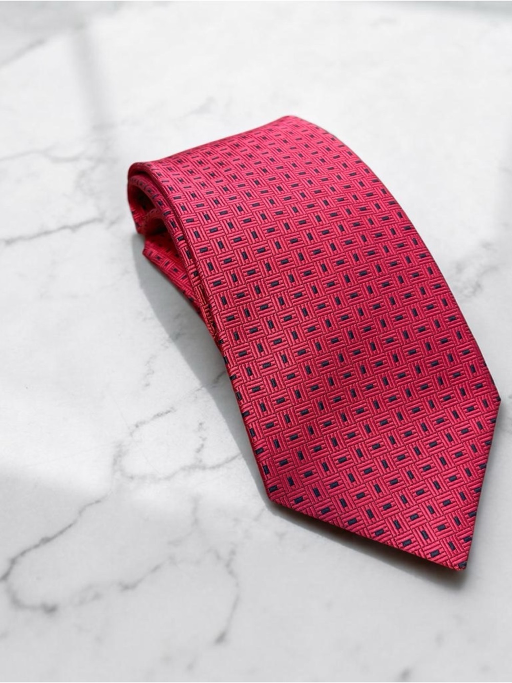 Brooks Brothers Makers Red Silk Geometric Tie Woven England Classic 3.75